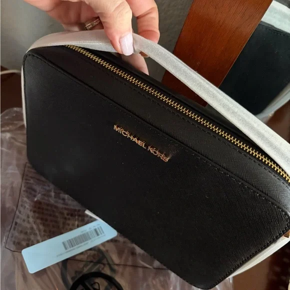 Michael Kors Jet Set Large Saffiano Leather Crossbody Bag Black - Picture 4 of 5